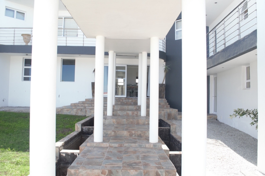 6 Bedroom Property for Sale in Perlemoenbaai Western Cape